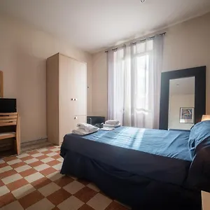 Pensión Roi, Roma