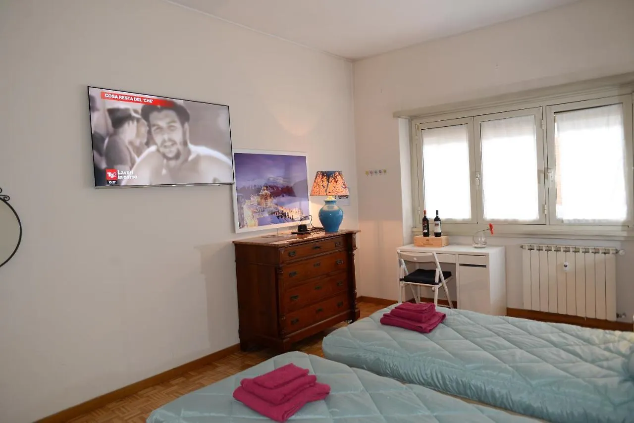 Room In Guest Room - Welcome To Our Establishment We Will Be Happy To Welcome You Rome Guest house
