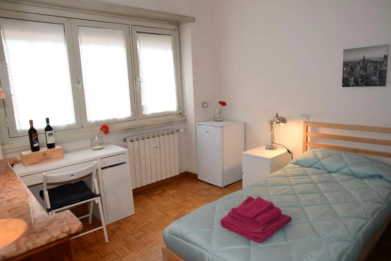 Guest house Room In Guest Room - Welcome To Our Establishment We Will Be Happy To Welcome You Rome