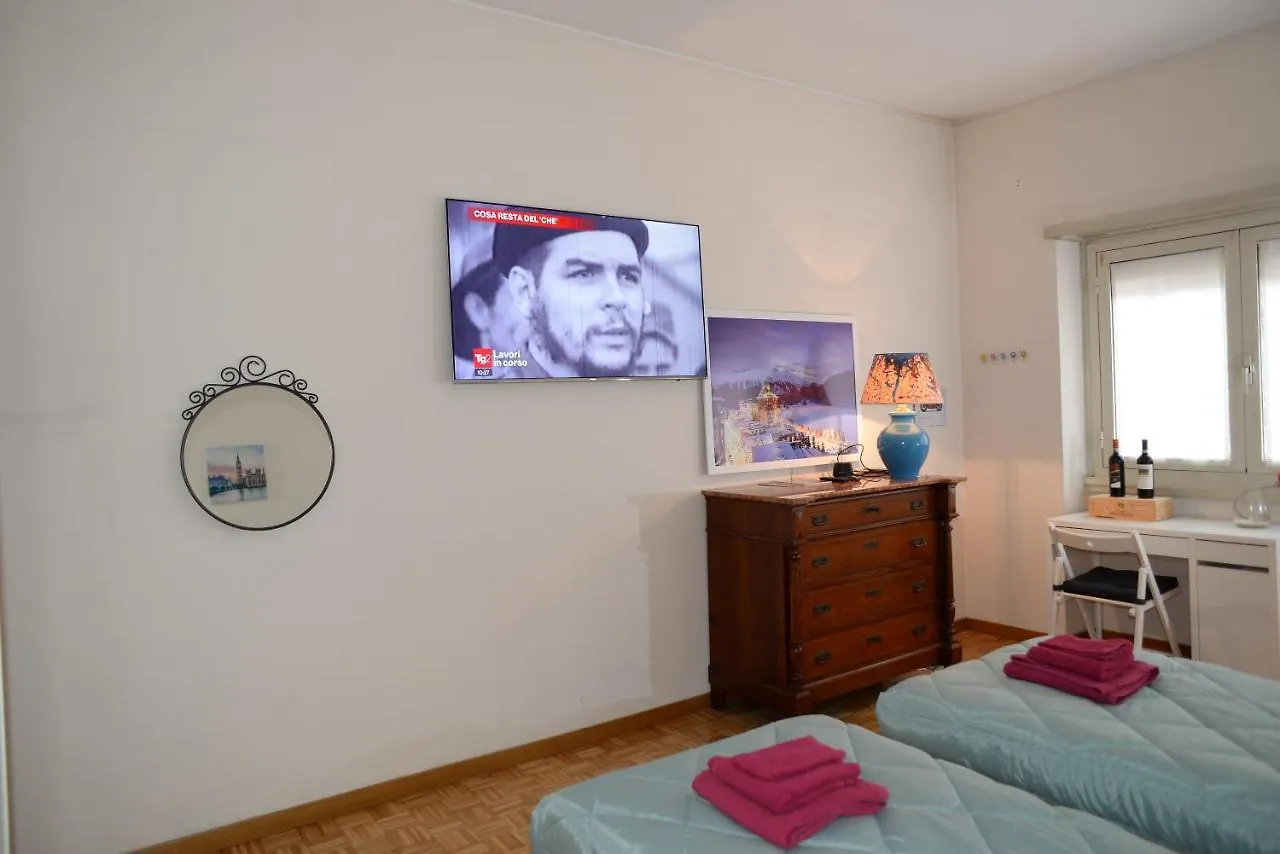 Room In Guest Room - Welcome To Our Establishment We Will Be Happy To Welcome You Rome Guest house