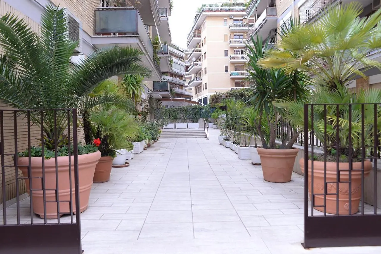 Room In Guest Room - Welcome To Our Establishment We Will Be Happy To Welcome You Rome